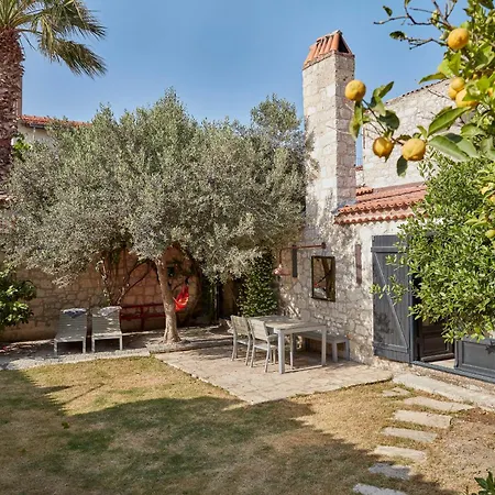 Case de vacanță Sunset No 23 - An Oasis In The Center Of The Village Alacati